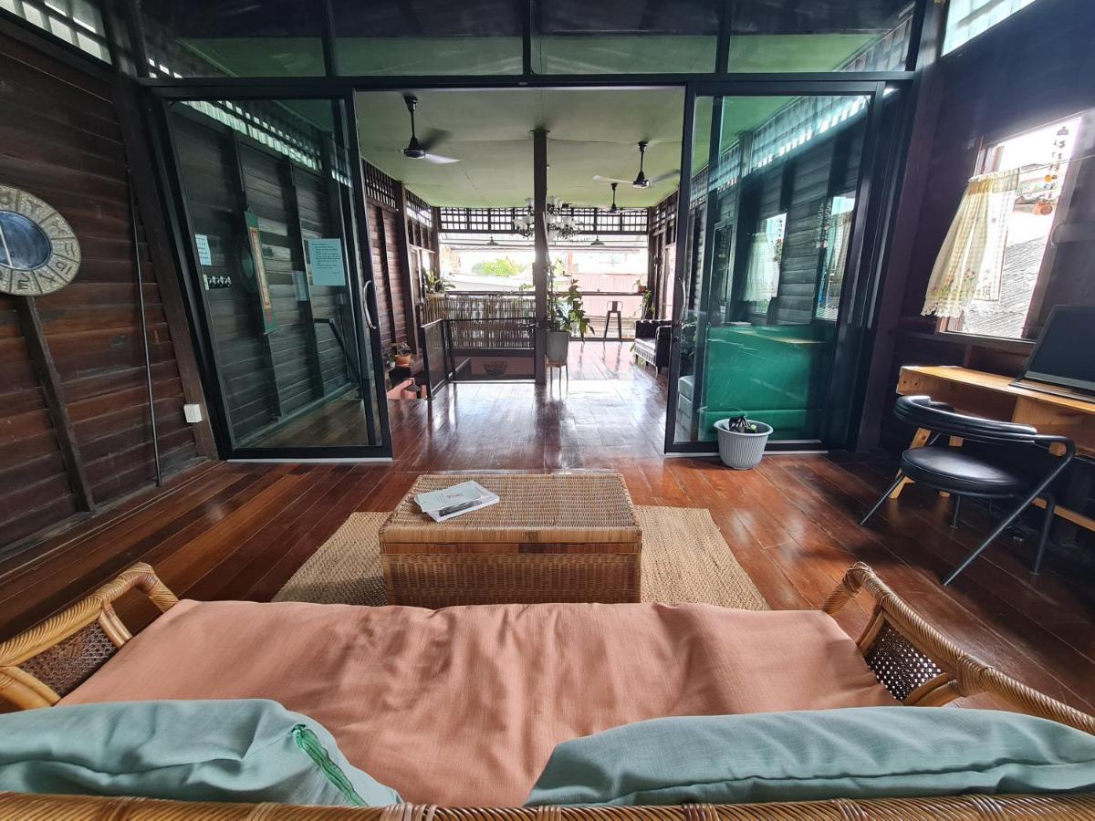 Non House Bangkok บ้านนอนโฮสเทล Eksteriør bilde